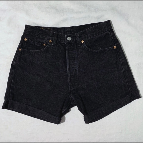 🌸 The Perfect High Waisted Levi Shorts 🌸 - Picture 2 of 3